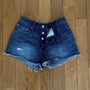 Levi’s jean shorts medium wash
